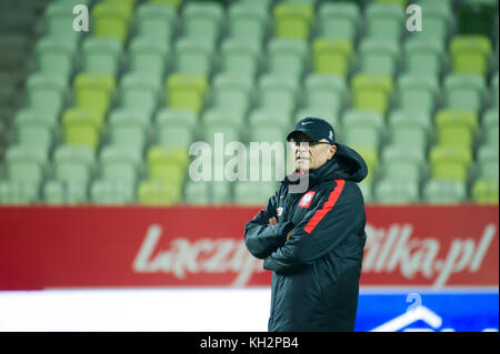 Gdansk, Pologne. 12 Nov, 2017. Adam Nawalka, manager de l'équipe nationale de Pologne, au cours d'une formation de l'équipe de football nationale polonaise sur Stadion Energa Gdansk avant demain match amical contre l'équipe nationale de football du Mexique à Gdansk, Pologne. 12 novembre 2017 Crédit : Wojciech Strozyk/Alamy Live News Banque D'Images