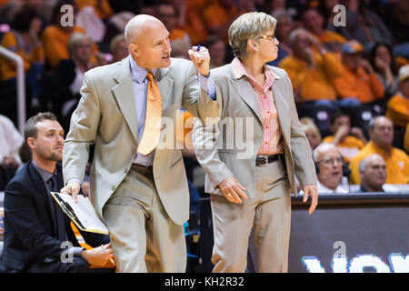 12 novembre 2017 : l'entraîneur adjoint, doyen de la Tennessee Lady Lockwood bénévoles pendant l'entre jeu de basket-ball de NCAA de l'Université du Tennessee Lady bénévoles et le East Tennessee State University Dame Bucs à Thompson Boling Arena de Knoxville TN Tim Gangloff/CSM Banque D'Images