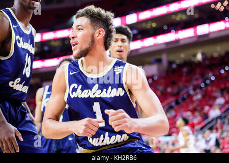 McConico avant Charleston Southern Travis (1) au cours de la NCAA College Basketball match entre les boucaniers et Charleston Southern la NC State Wolfpack au PNC Arena le 12 novembre 2017 à Raleigh, NC. Jacob Kupferman/CSM Banque D'Images