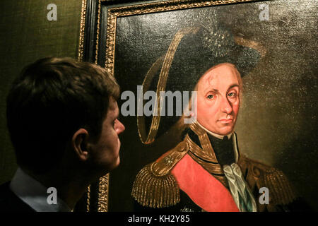 Londres, Royaume-Uni. 13 novembre, 2017. Le portrait de perdu guzzardi vice amiral Lord Nelson s'expose à la philip mould Gallery de Londres après qu'elle a été restaurée montrant l'amiral Lord Nelson, cicatrices du visage et l'absence de sourcil qu'il a subies à la bataille du Nil en 1798 la lutte contre la flotte française de Napoléon. La peinture a été redécouvert à partir d'une collection privée américaine par un marchand d'art et de l'intervenant programme bbc fake ou fortune, et avait déjà été repeints qui inclus l'enlèvement de peinture qui avaient couvert jusqu'Lord Nelson, crédit imperfections : amer ghazzal/Alamy live news Banque D'Images