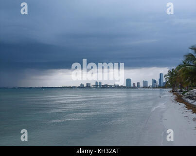 Paysage d'orage arrivant de Miami. Banque D'Images
