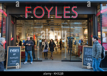 L'entrée de la nouvelle librairie Foyles sur Charing Cross Road, London, UK Banque D'Images