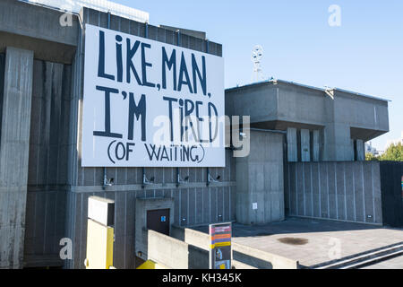 La Hayward Gallery's Sam durant "l'homme, comme, je suis fatigué d'attendre l'installation sur l'art du South Bank de Londres. Banque D'Images