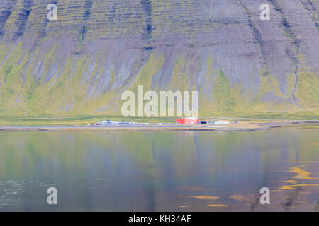 Vue d'Isafjordur airport de North Iceland. L'aéroport est l'un des plus pittoresques et des défis dans le monde et siège huit pieds au-dessus du niveau de la mer. Banque D'Images