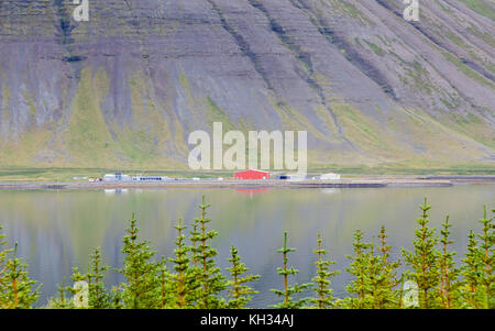 Vue d'Isafjordur airport de North Iceland. L'aéroport est l'un des plus pittoresques et des défis dans le monde et siège huit pieds au-dessus du niveau de la mer. Banque D'Images