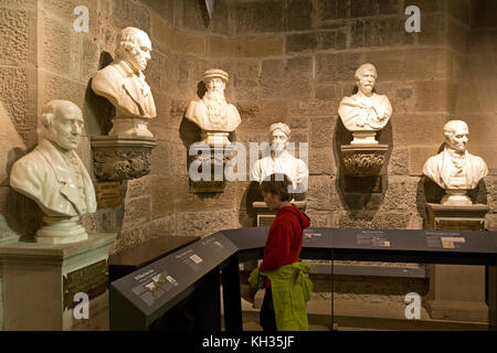 Les bustes à l'intérieur de Monument William Wallace, Stirling, Ecosse, Grande-Bretagne Banque D'Images