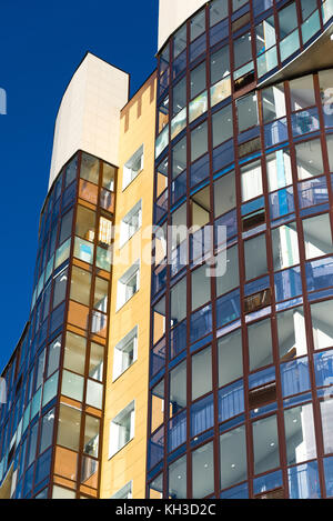 Bel appartement moderne de chambre avec balcon Banque D'Images