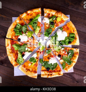 Caesar pizza on a white background. Vue de dessus Banque D'Images