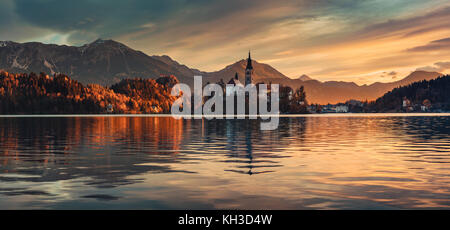 Le lac de Bled avec st. Mary's Church de l'hypothèse sur la petite île, Bled, Slovénie, europe. Banque D'Images