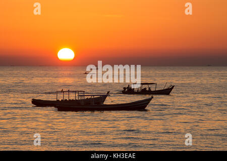 Coucher du soleil à Ngapali Beach Resort dans l'État de Rakhine au Myanmar (Birmanie). Banque D'Images