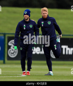 Wes Hoolahan (à gauche) et Paul McShane, de la République d'Irlande, lors d'une session de formation au Centre national de formation de la FAI, à Dublin. Banque D'Images