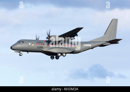 Casa c-295 d'airbus [EC-025] l'atterrissage piste 31, en provenance de Séville, Espagne. Banque D'Images