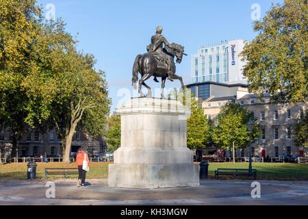 Statue équestre du roi William III à Queen Square, Old City, Bristol, Angleterre, Royaume-Uni Banque D'Images