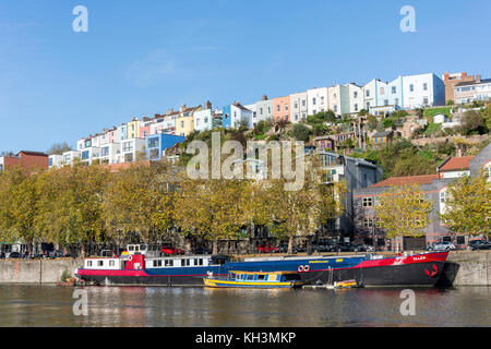 Ferry boats sur Riverside port flottant, bois, Clifton, Bristol, England, United Kingdom Banque D'Images