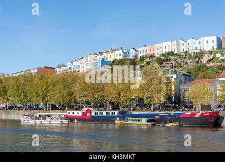 Ferry boats sur Riverside port flottant, bois, Clifton, Bristol, England, United Kingdom Banque D'Images