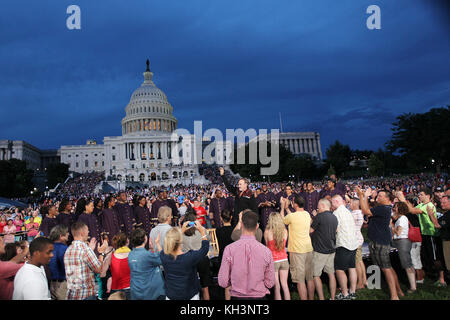 Washington, DC - 03 JUILLET : Neil Diamond lors D'UN Concert du Capitole du quatrième jour de l'indépendance 2013, répétition au National Mall le 3 juillet 2013 à Washington, DC. Crédit : mpi34/MediaPunch Inc. Banque D'Images