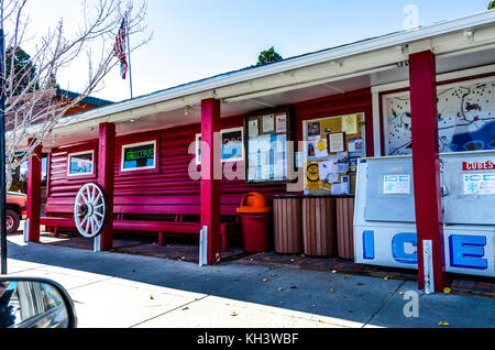 L'épicerie à Lee Vining California surplombant le lac Mono Banque D'Images