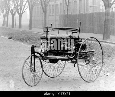 La Benz Patent Motorwagen construite en 1885, la première automobile au monde Banque D'Images