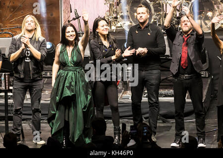 New York, NY - 10 novembre 2017 : evanescence rock band va chasser, Amy Lee, jen majura, troy mclawhorn, Tim mccord Curtain Call à Kings Theatre de Brooklyn Banque D'Images