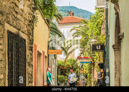 Budva, Monténégro - 28 août 2017 : vieille ville de Budva, Monténégro. La première mention de cette ville - il y a plus de 26 siècles. Nous voyons des maisons anciennes, Banque D'Images