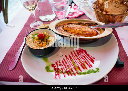 Tradidtional Lyonese Pike Dumpling, Quenelles de brochet (), Vieux Lyon, France Banque D'Images