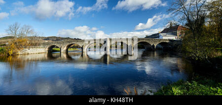 Pont sur la rivière Wye Builth Wells Powys Pays de Galles UK Banque D'Images