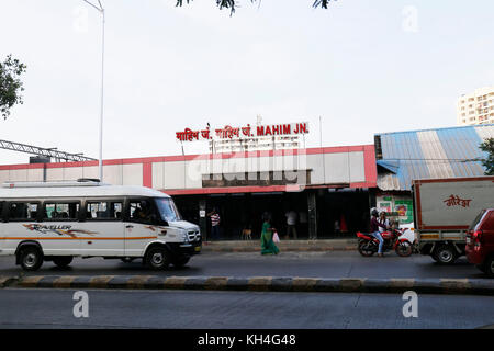 Mahim junction railway station, Mumbai, Maharashtra, Inde, Asie Banque D'Images