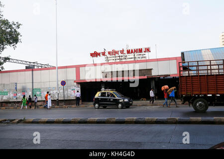 Mahim junction railway station, Mumbai, Maharashtra, Inde, Asie Banque D'Images