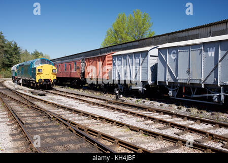 La classe 37 locomotive au ashburton sur le south devon railway Banque D'Images