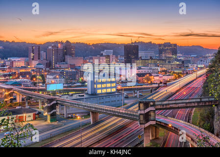 Charleston, West Virginia, USA skyline au crépuscule. Banque D'Images