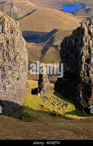 Voir rock pinacles de la table quiraing Banque D'Images