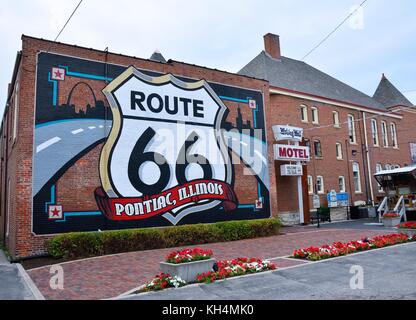 PONTIAC, IL-USA - Juillet 16 : Route 66 fresque commémore le rôle de la ville le 16 juillet 2017, dans la région de Pontiac, Illinois. Créé par Diaz signer l'art. Banque D'Images