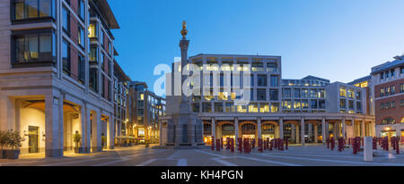 Londres - panorama de pater noster square au crépuscule. Banque D'Images