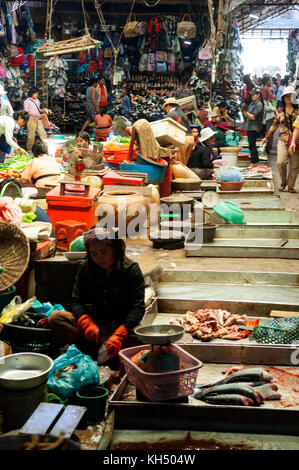 À l'intérieur du marché de Siem Reap, près de Phnom Penh, Cambodge Banque D'Images