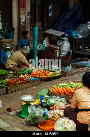 À l'intérieur du marché de Siem Reap, près de Phnom Penh, Cambodge Banque D'Images