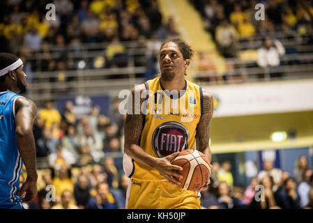 Deron washington (fiat torino auxilium) au cours de la match de basket-ball, serie a : fiat torino auxilium vs vanoli cremona. torino gagne 88-80 à pala ruffini à Turin 12 novembre 2017 Photo de alberto gandolfo/pacific press) Banque D'Images