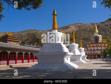 En monastère Wutun stupas si, province de Qinghai, Chine, Wutun Banque D'Images