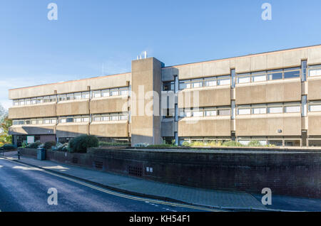 Le Conseil du comté de Warwickshire brutaliste immeuble de bureaux à Barrack Street, Warwick, Royaume-Uni Banque D'Images