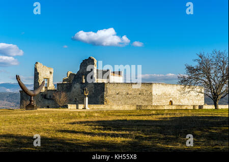 Vaucluse (84), le Luberon. Parc naturel régional du Luberon. Village de Lacoste. Les ruines du château du Marquis de Sade // France, Vaucluse (84), lu Banque D'Images