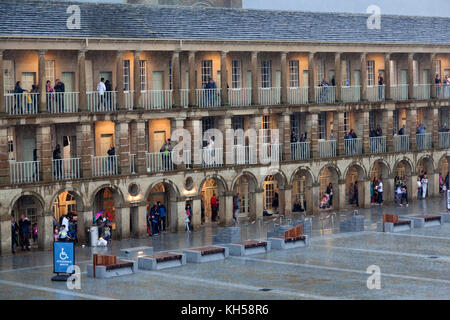 La Pièce Hall sous la pluie, Halifax, West Yorkshire Banque D'Images