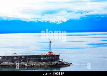 Le phare et la digue protégeant le port de Victoria, Colombie-Britannique, Canada Banque D'Images