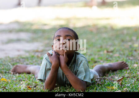 Maroantsetra, Madagascar octobre 23,2016 portrait de jeunes adolescents malgaches de près de maroantsetra., Madagascar, 23 octobre. 2016 Banque D'Images