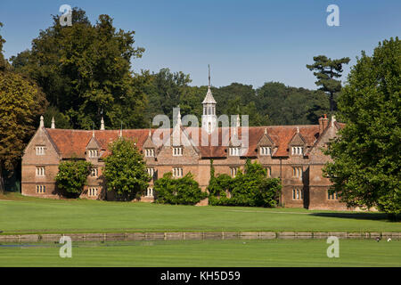 Royaume-uni, Angleterre, Saffron Walden, Essex, Audley End gothique victorien stable block Banque D'Images