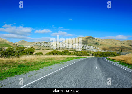 Route menant au-dessus du lewis pass, île du Sud, Nouvelle-Zélande Banque D'Images