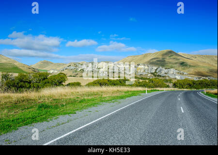 Route menant au-dessus du lewis pass, île du Sud, Nouvelle-Zélande Banque D'Images