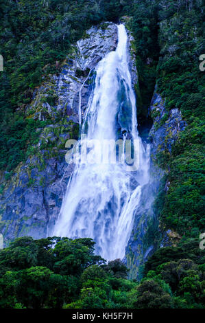 Grande cascade du Milford Sound, île du Sud, Nouvelle-Zélande Banque D'Images