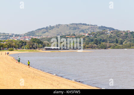 Rivière guaiba à Ipanema, Porto Alegre, Rio Grande do Sul, Brésil Banque D'Images