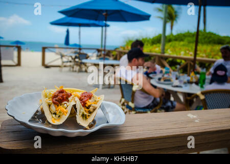 Tacos au poisson frais sur la plage Banque D'Images