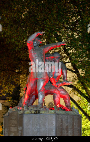 Le mémorial aux pompiers qui ont combattu l'incendie de Londres durant le blitz de la Seconde Guerre mondiale 2. Il est situé près de St Paul's Cathedral Londres Banque D'Images