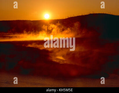 USA. Le Wyoming. Le Parc National de Yellowstone. Rivière Madison le lever du soleil. Banque D'Images